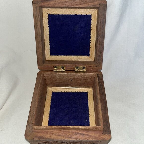 Vintage Wood Hand Carved Inlay India Sheesham Trinket Jewelry Hinged Box 4 x 4 - Picture 8 of 8